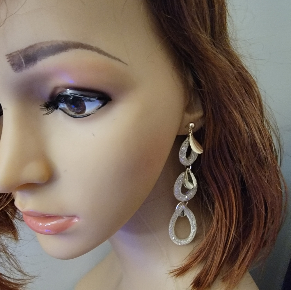 NWT Goldplated dropped earings - Picture 3 of 9